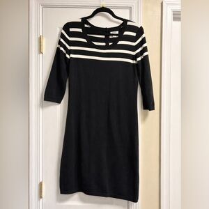 Old Navy Black and White 3/4 Sleeve Sweater Dress
